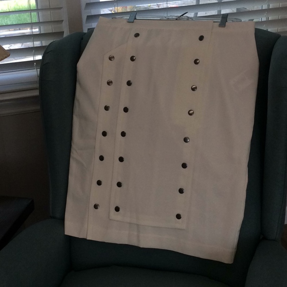 Button detail skirt